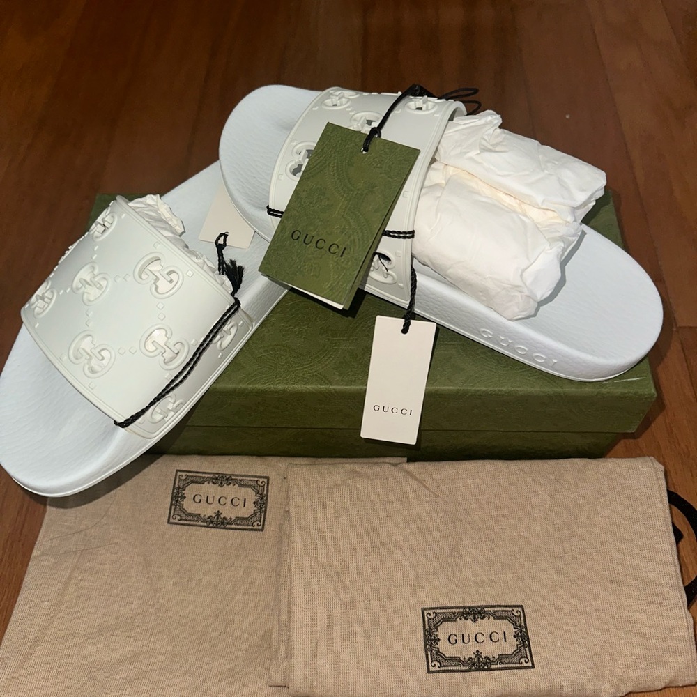 Brand New White Gucci Rubber Sandals 🤍